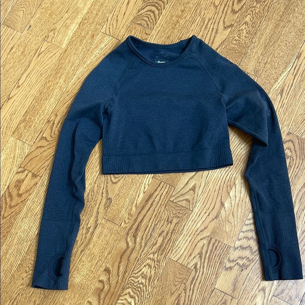 Stretch long sleeve athletic crop top with thumb holes